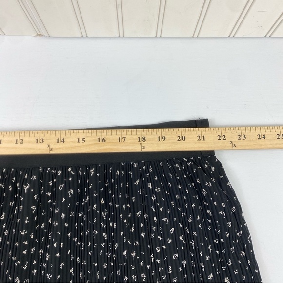 Skies Are Blue A-line Black & White Mini Floral Pleated Lined Midi Skirt Sz 3X - Picture 11 of 14